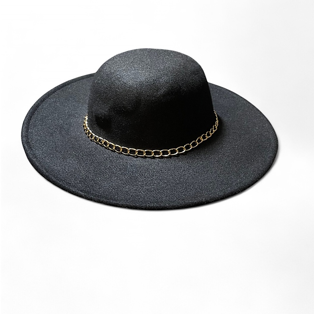 • Marcus Adler NY • Black Hat + Gold Chain